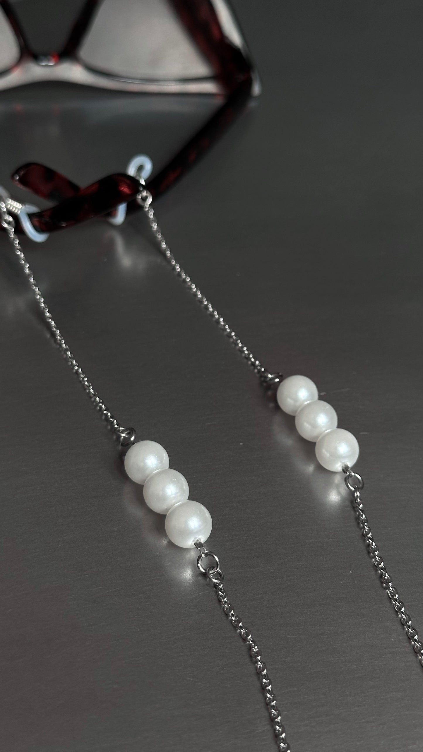 FAUX PEARL SUNGLASSES CHAIN