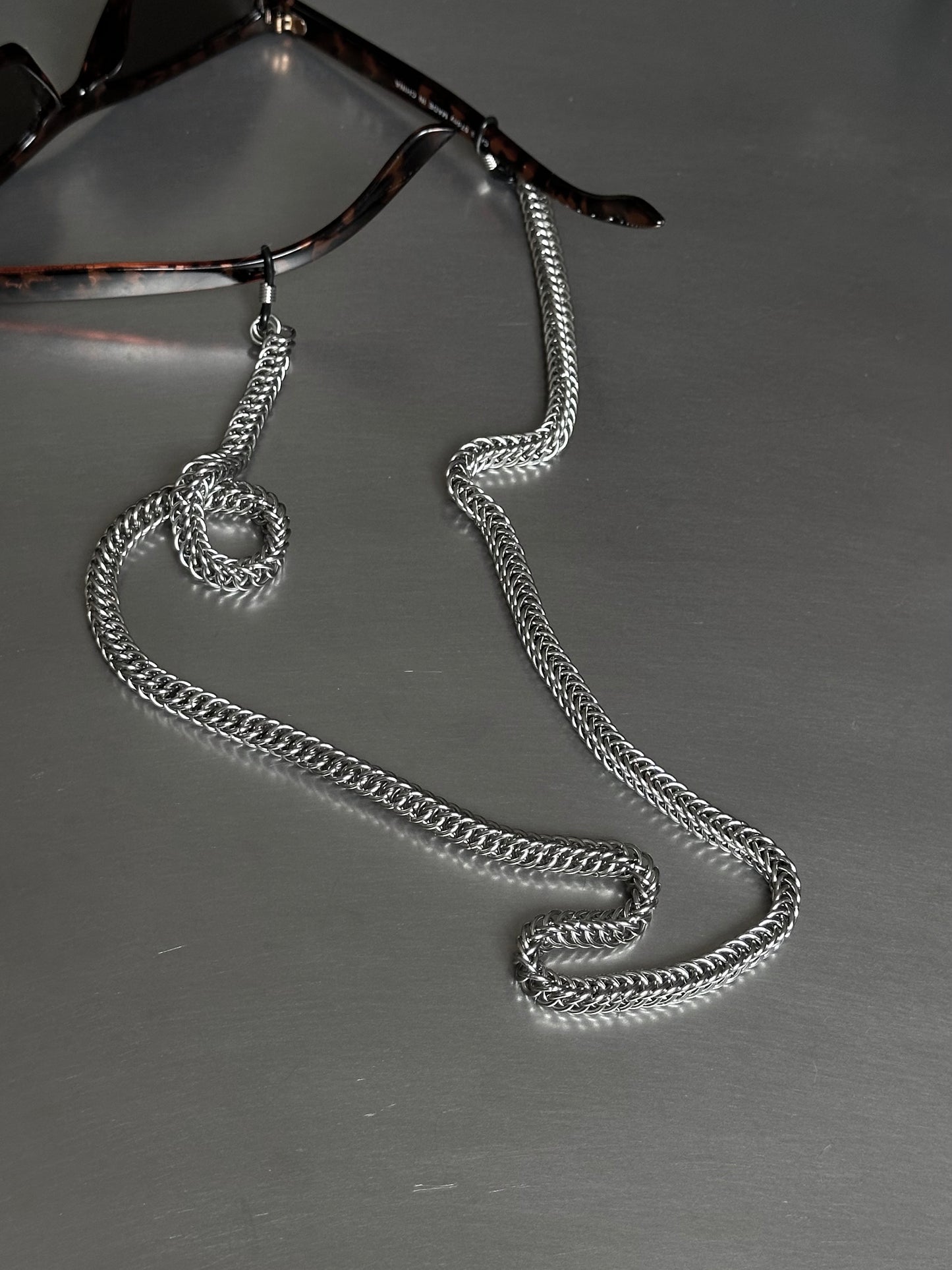 HALF/PERSIAN SUNGLASSES CHAIN