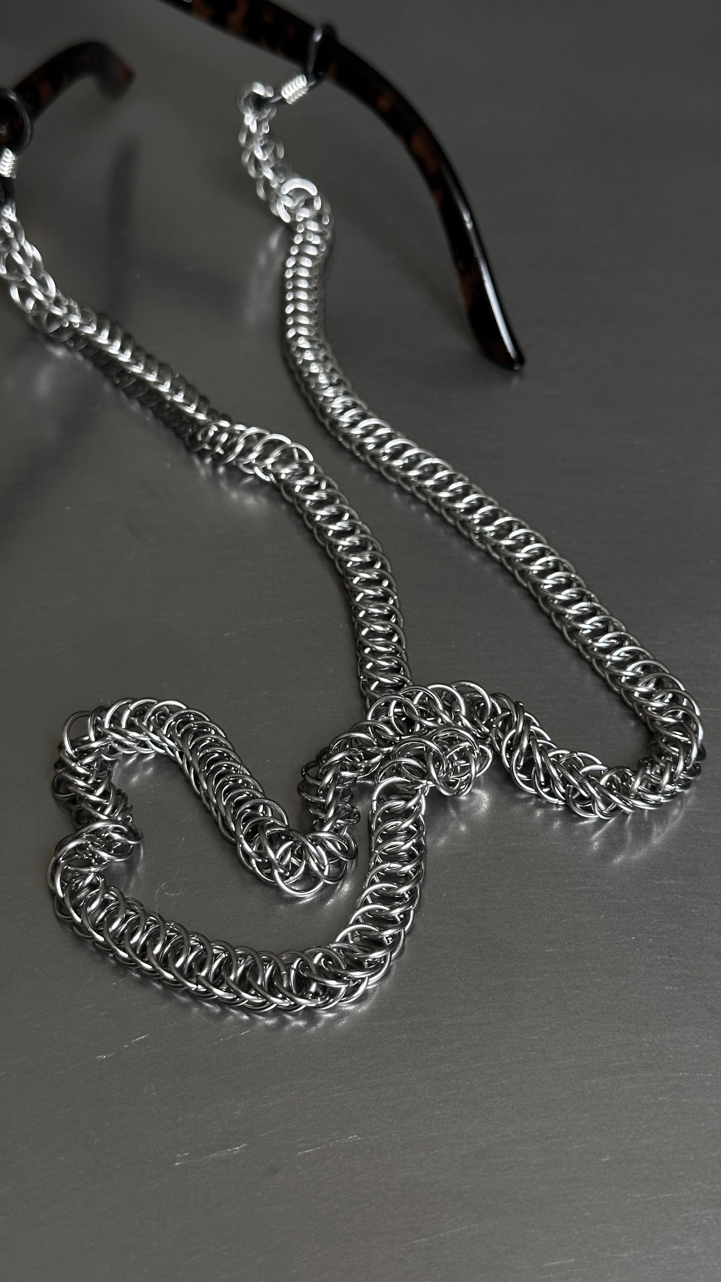 HALF/PERSIAN SUNGLASSES CHAIN