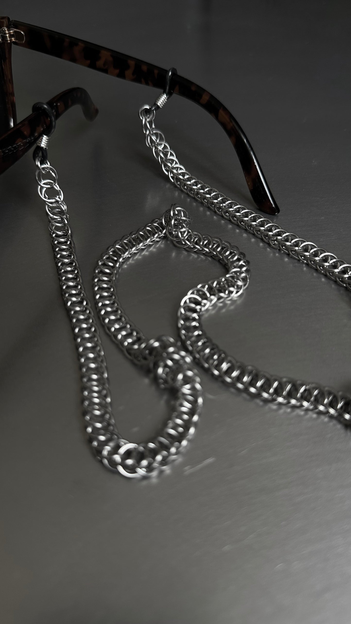 HALF/PERSIAN SUNGLASSES CHAIN