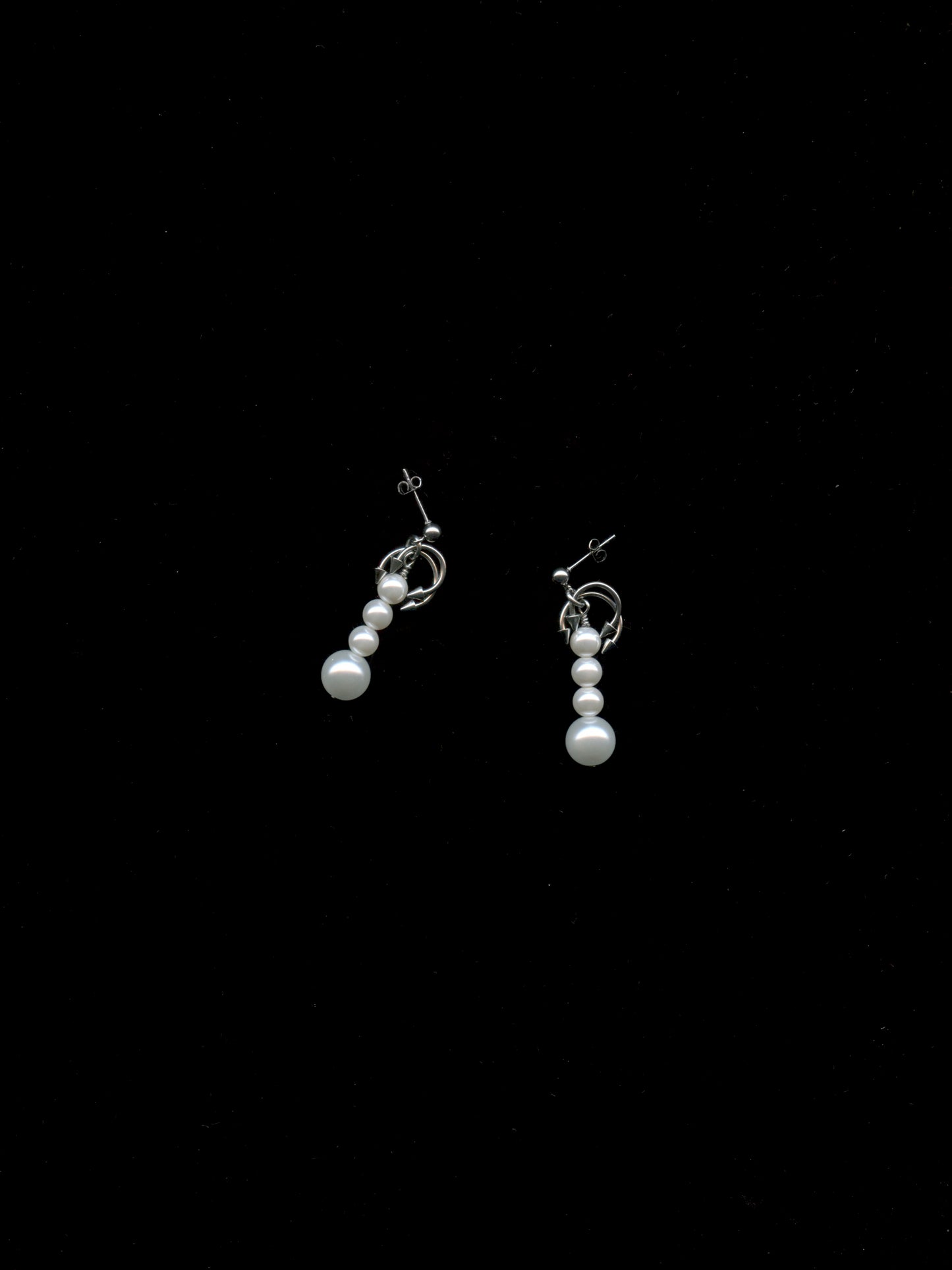 BOUCLES D'OREILLES FAUSSES PERLES 02